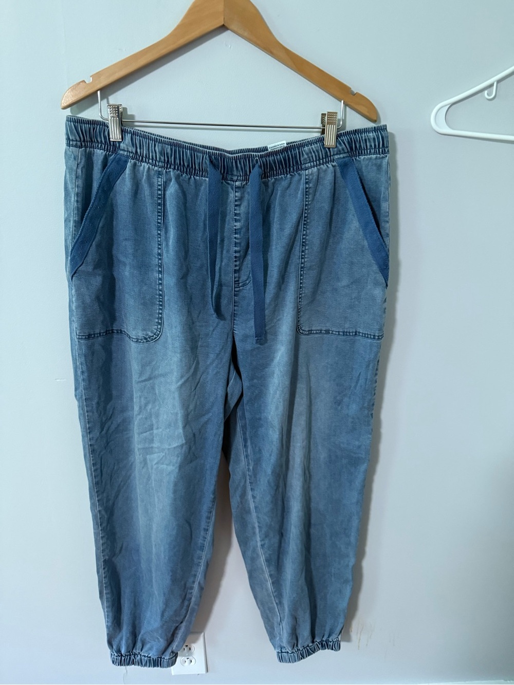 Time and Tru Light Blue Elastic Waist Jogger Pants